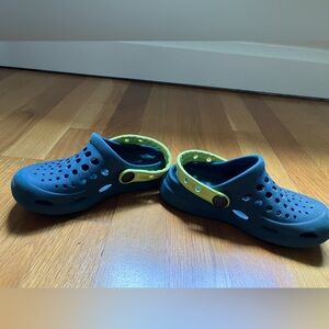 Toddler size 10/11 Joybees clogs -very similar to crocs. Very lightly used/worn
